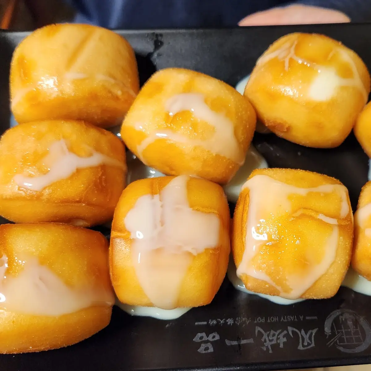 golden fried mini buns 黄金小馒头